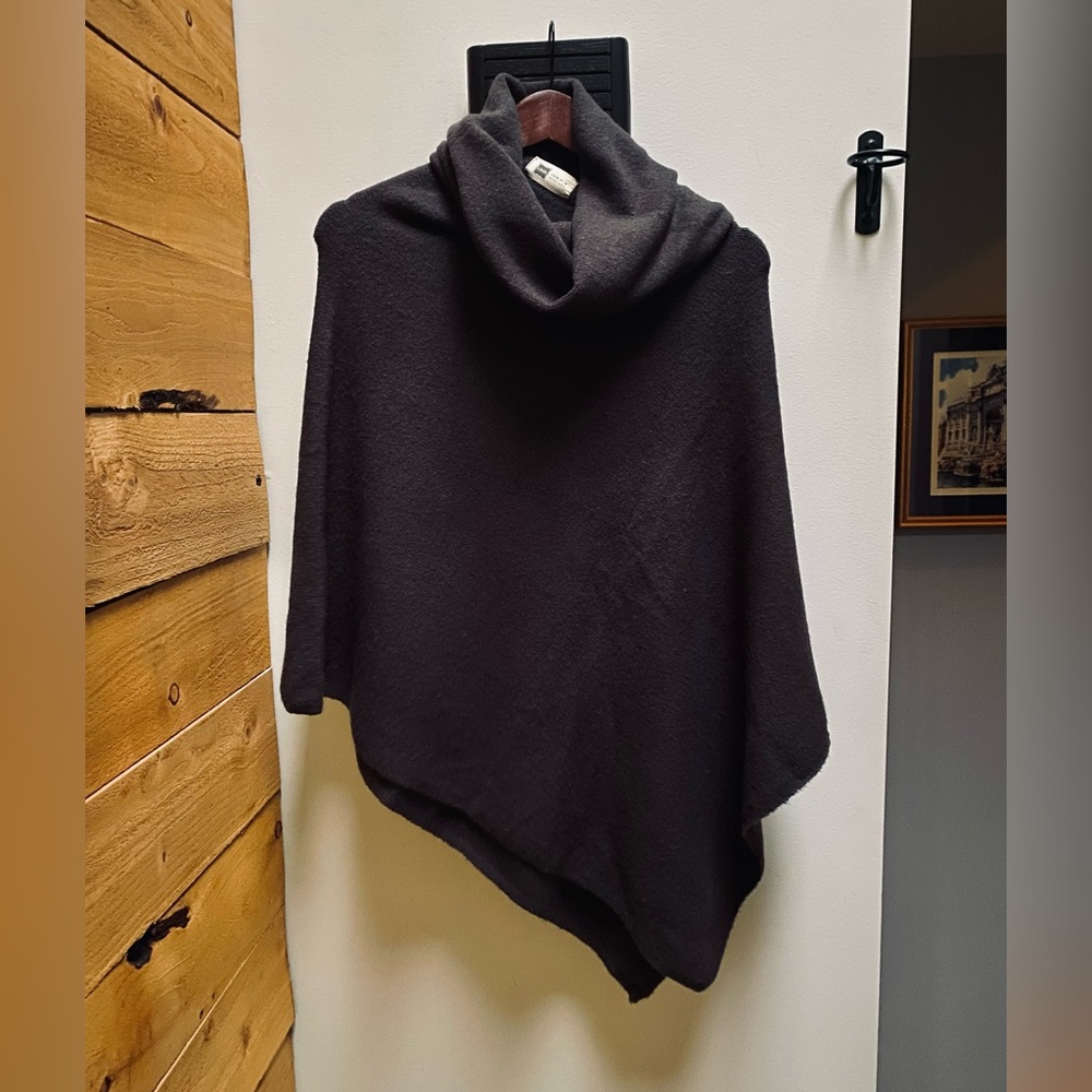 Look by M New York Cozy Charcoal Poncho